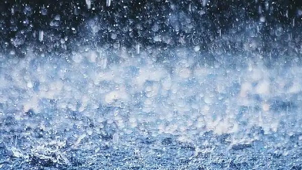 河南暴雨红色预警热搜配图